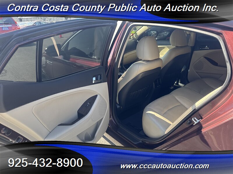 Vehicle image 17 of 28
