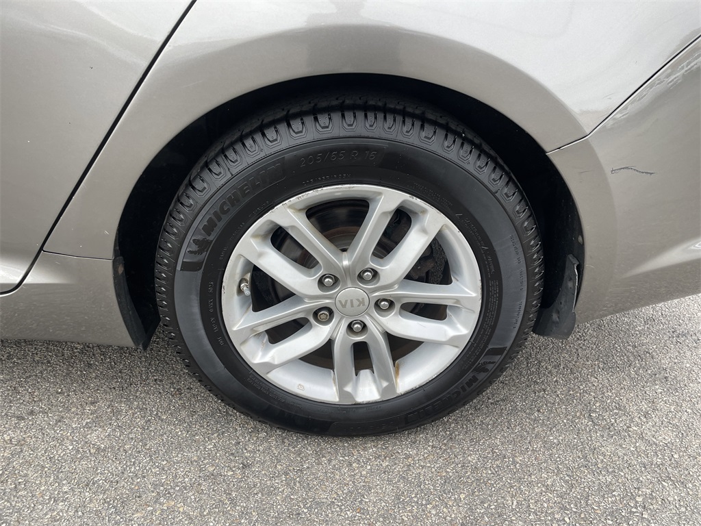 Vehicle image 9 of 18