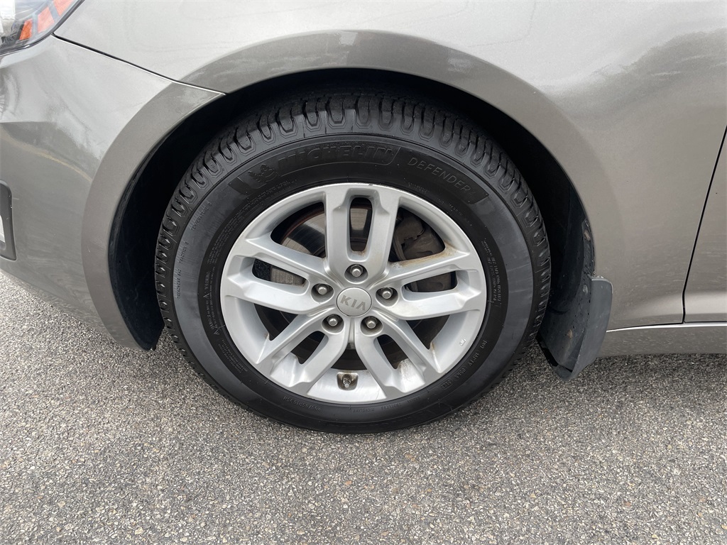 Vehicle image 8 of 18