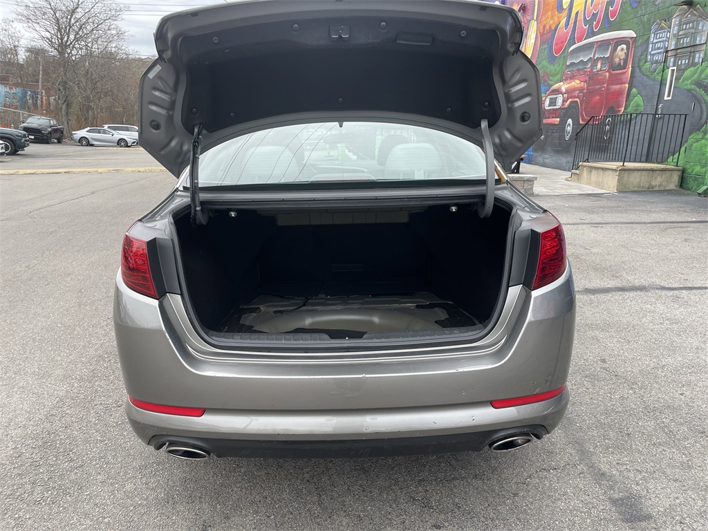 Vehicle image 12 of 18