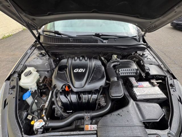 Vehicle image 21 of 25