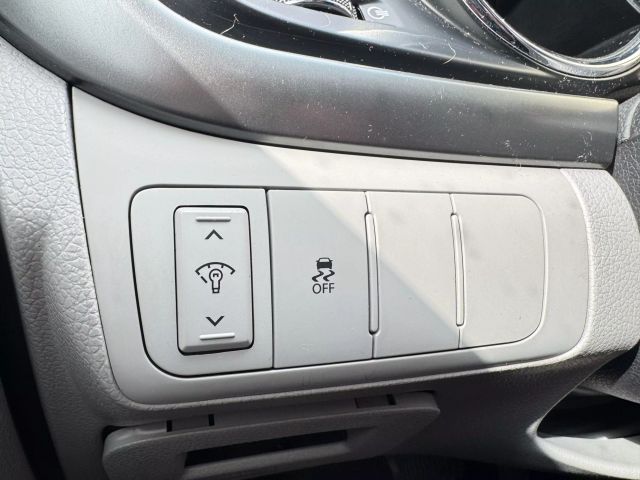 Vehicle image 23 of 25