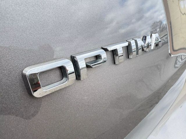 Vehicle image 14 of 25