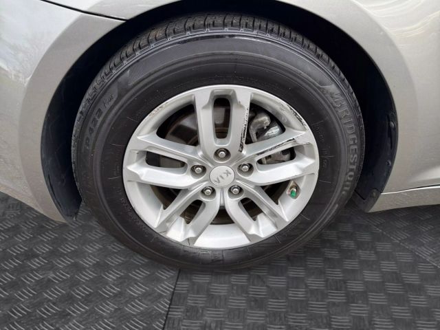 Vehicle image 15 of 25