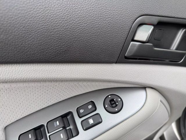 Vehicle image 16 of 25
