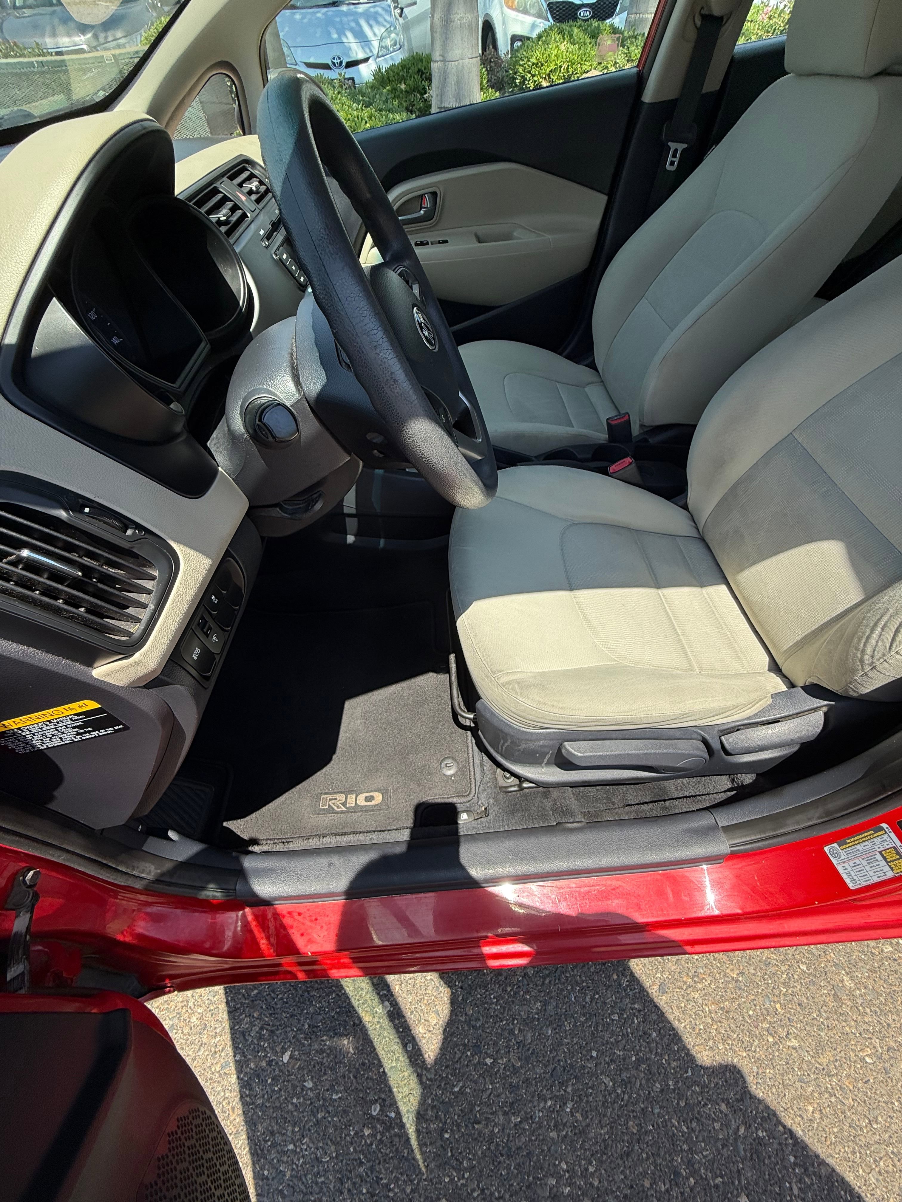Vehicle image 17 of 20