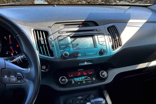 Vehicle image 8 of 32