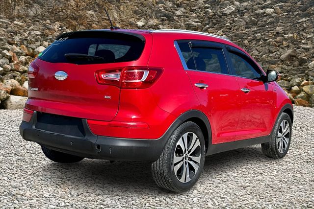 Vehicle image 4 of 32