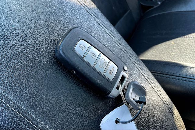 Vehicle image 12 of 32