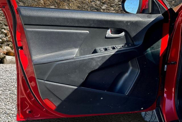 Vehicle image 21 of 32