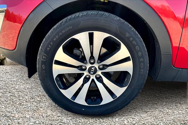 Vehicle image 11 of 32