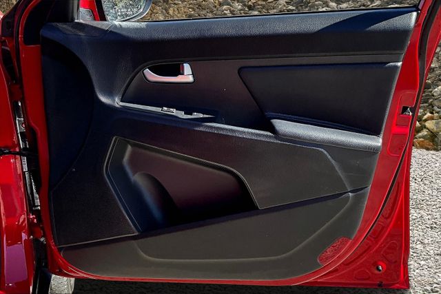 Vehicle image 22 of 32