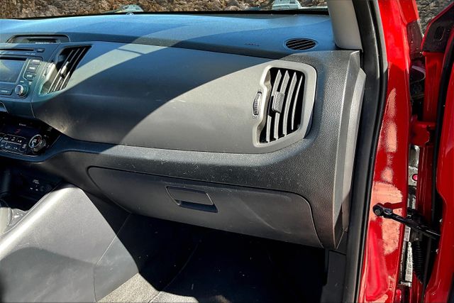 Vehicle image 16 of 32