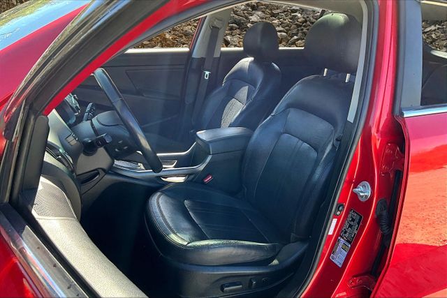 Vehicle image 23 of 32