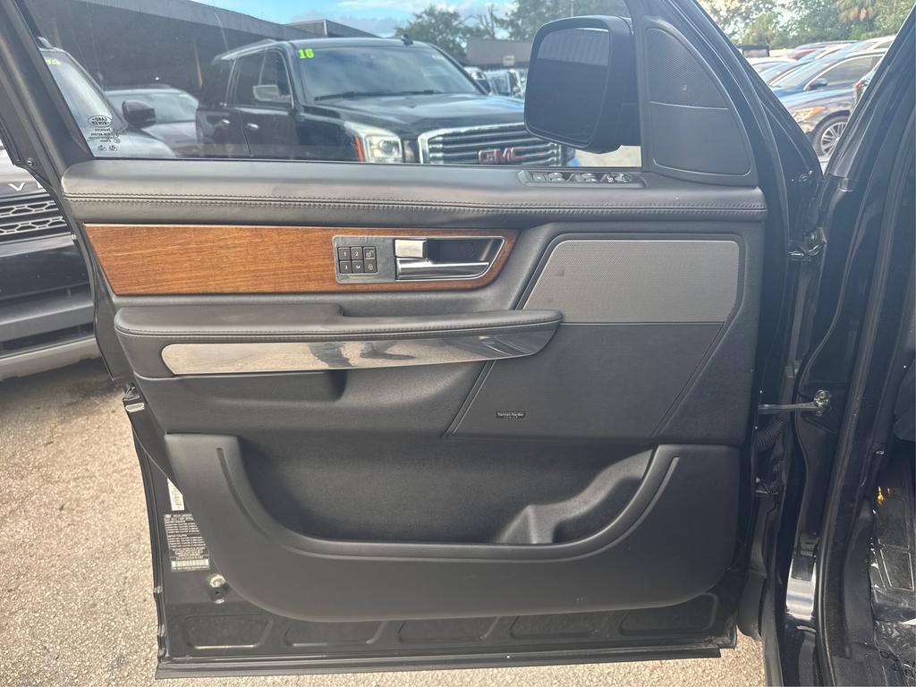 Vehicle image 18 of 22