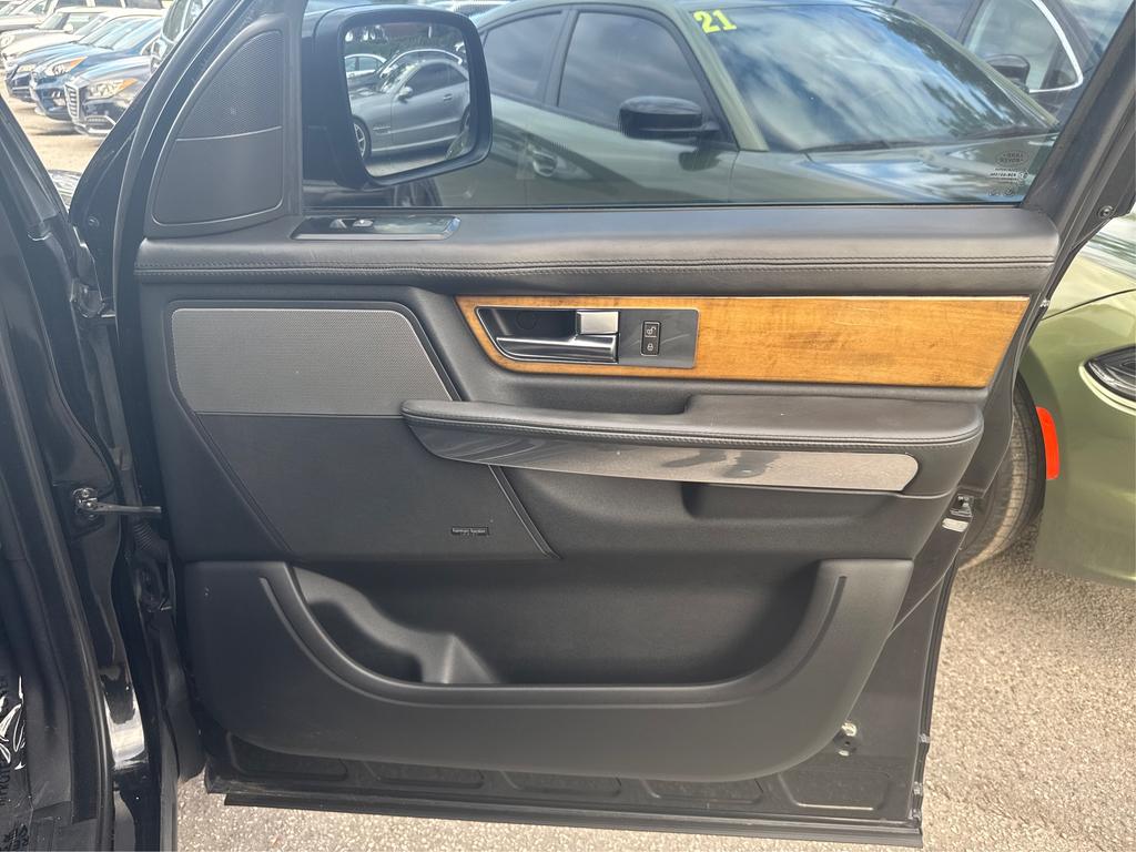 Vehicle image 19 of 22