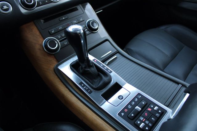 Vehicle image 14 of 31