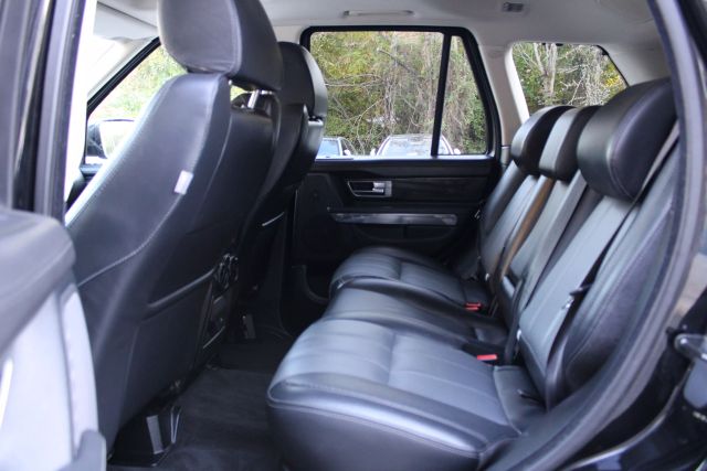 Vehicle image 21 of 31