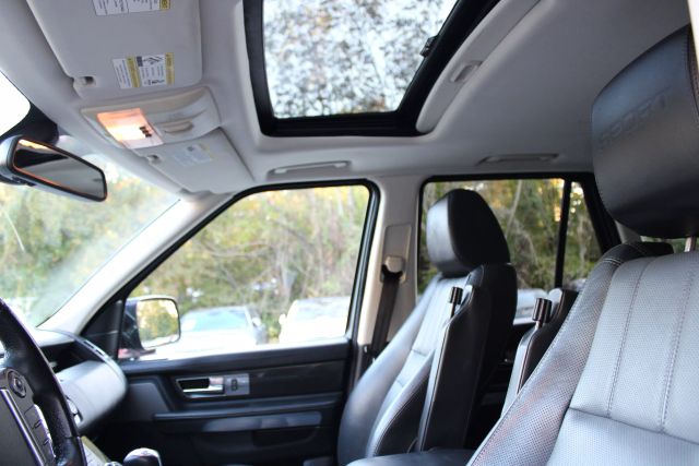 Vehicle image 23 of 31