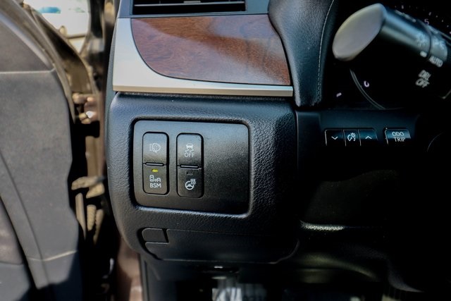 Vehicle image 47 of 78