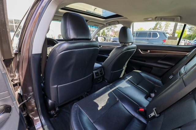 Vehicle image 33 of 78
