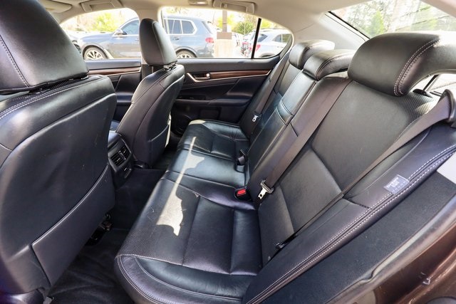 Vehicle image 32 of 78