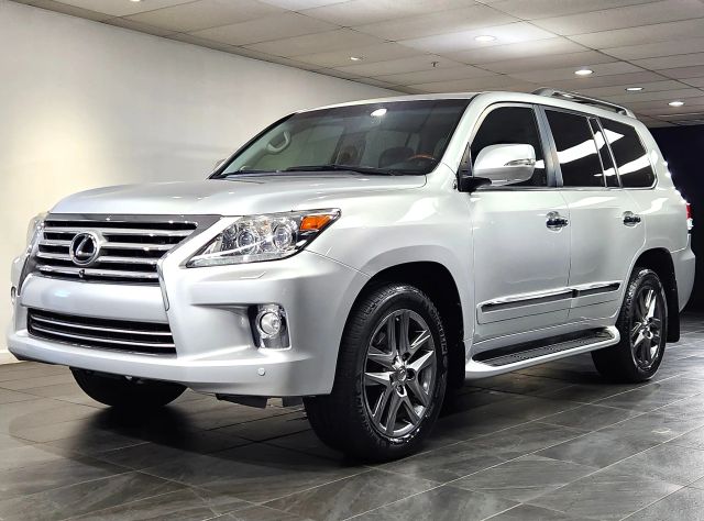 2013 Lexus LX 570 Image 1 of 35