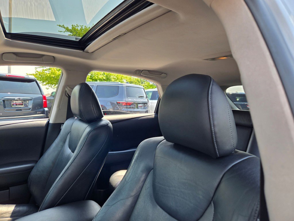 Vehicle image 24 of 37
