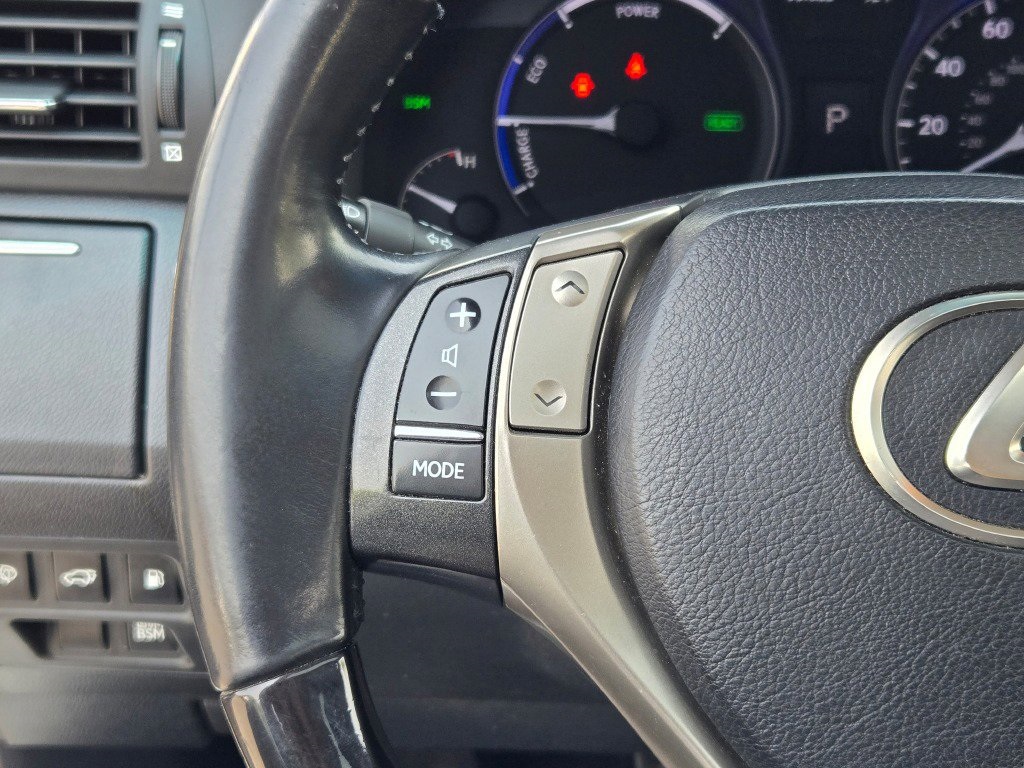 Vehicle image 33 of 37
