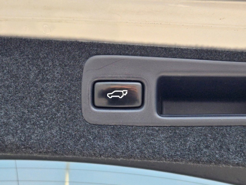 Vehicle image 15 of 37