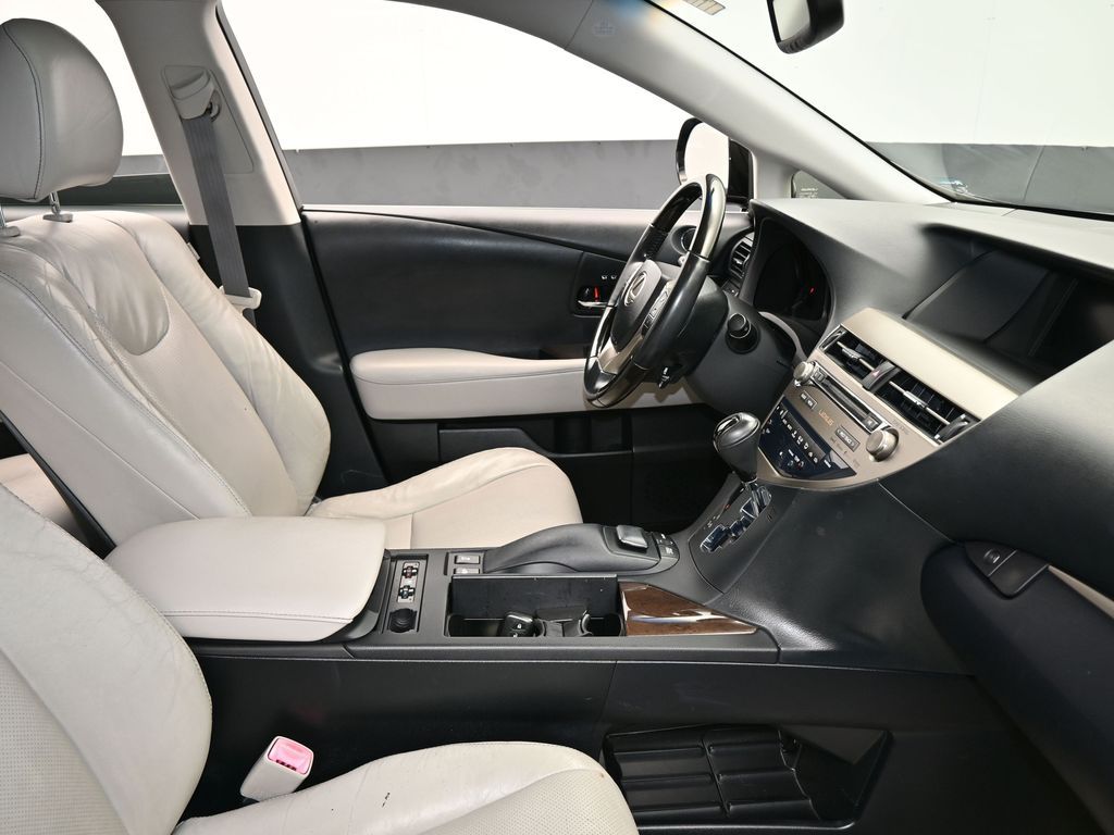 Vehicle image 66 of 70