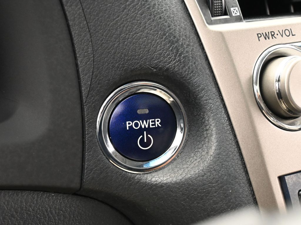 Vehicle image 49 of 70