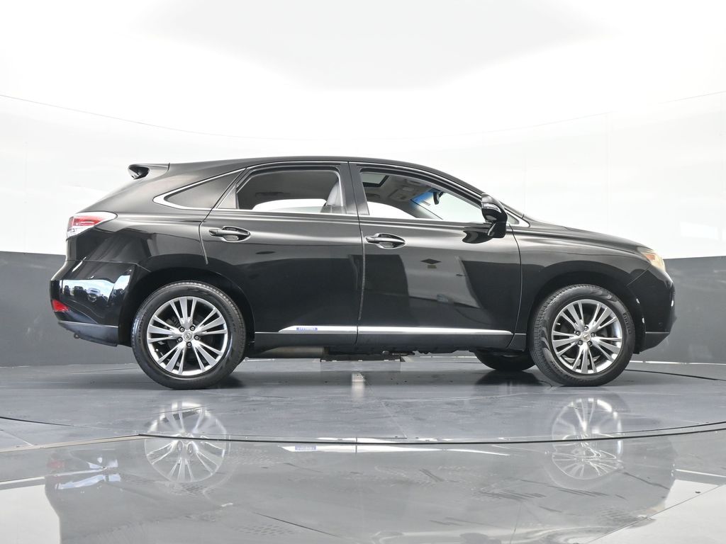 Vehicle image 12 of 70