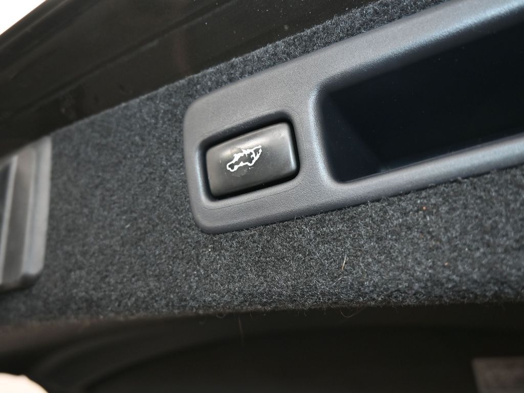 Vehicle image 61 of 70