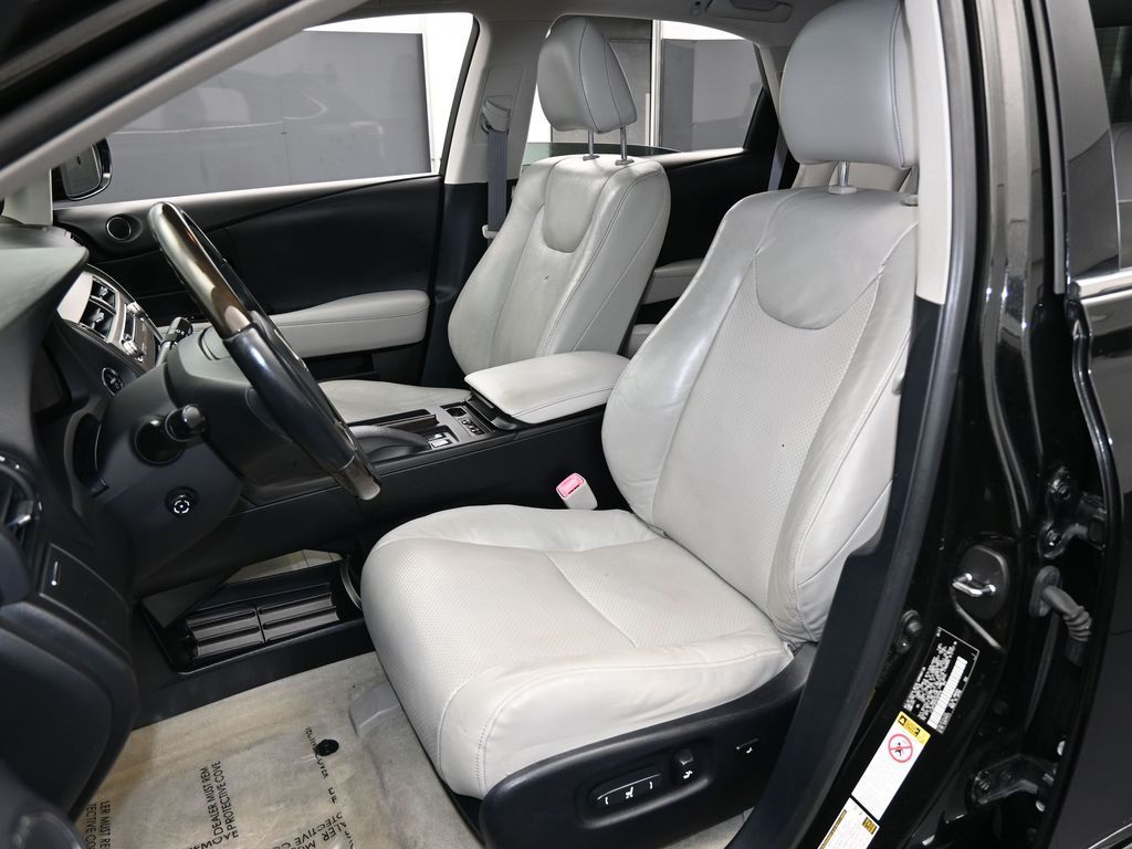 Vehicle image 53 of 70