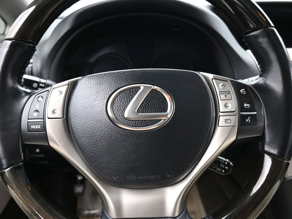 Vehicle image 51 of 70