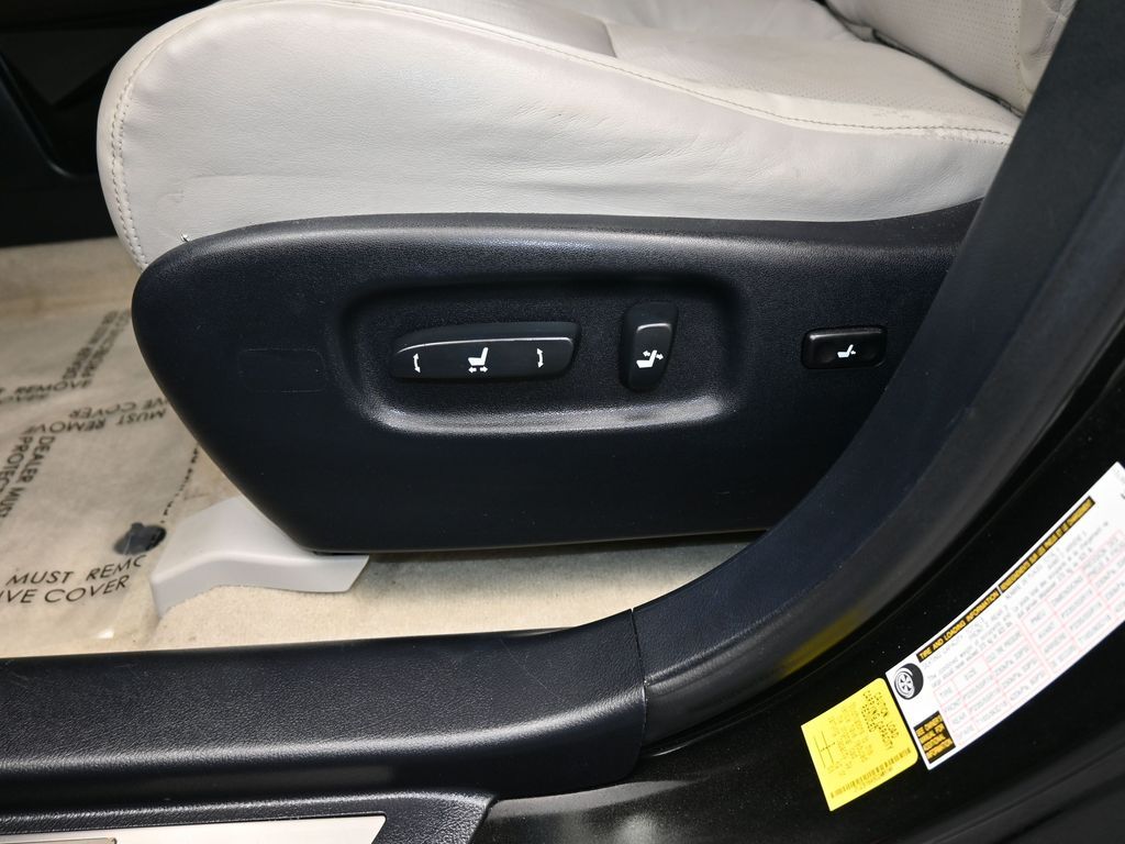 Vehicle image 38 of 70