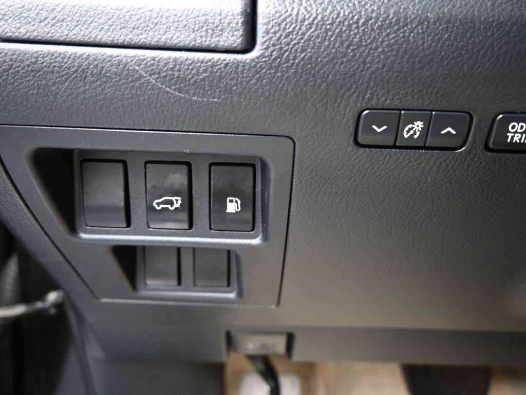 Vehicle image 52 of 70