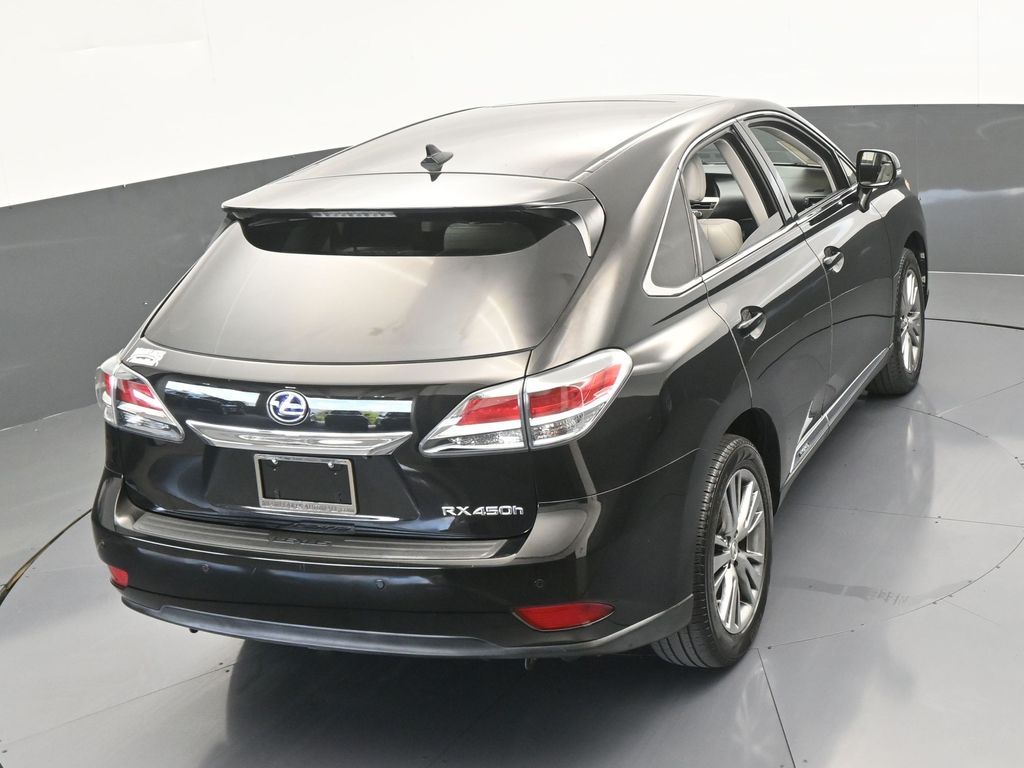 Vehicle image 16 of 70