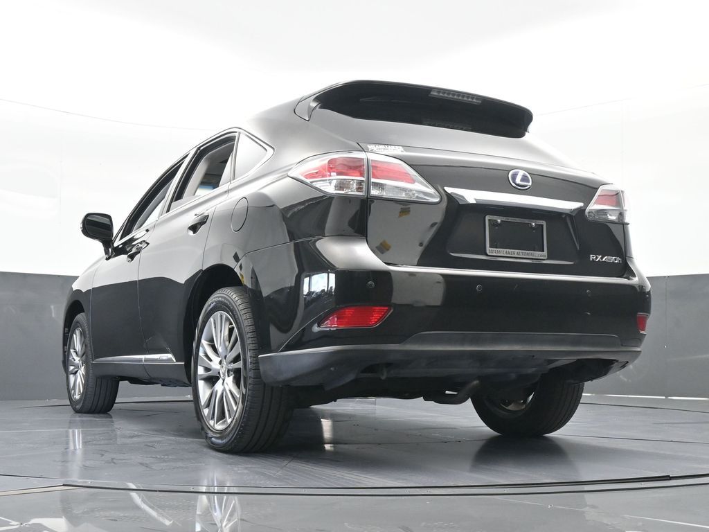 Vehicle image 18 of 70