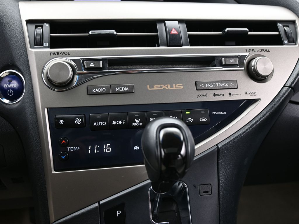 Vehicle image 46 of 70