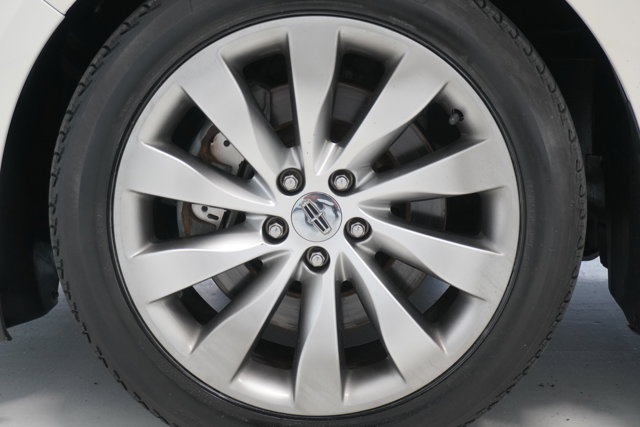 Vehicle image 24 of 28