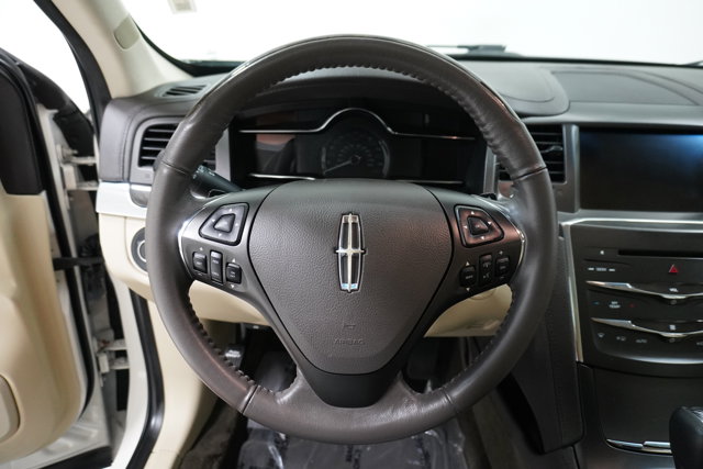 Vehicle image 15 of 28
