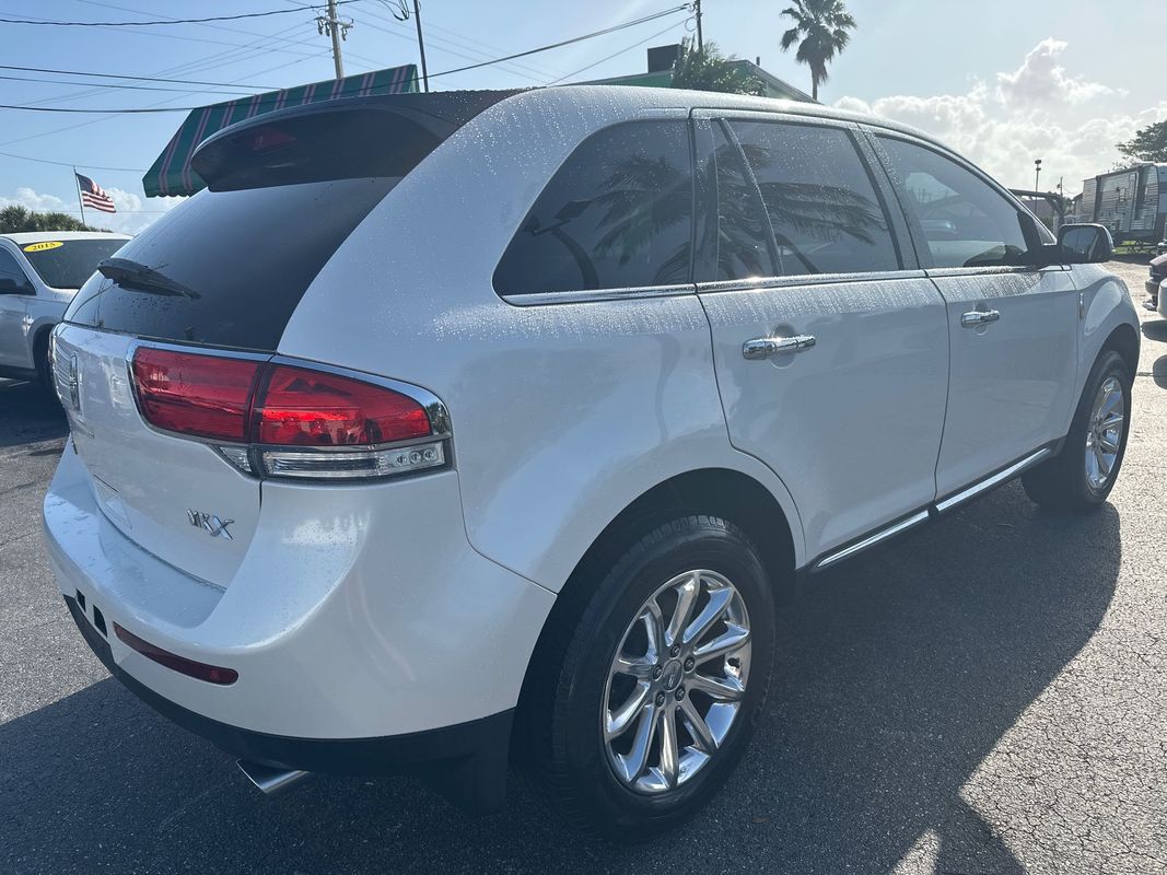 Vehicle image 2 of 17