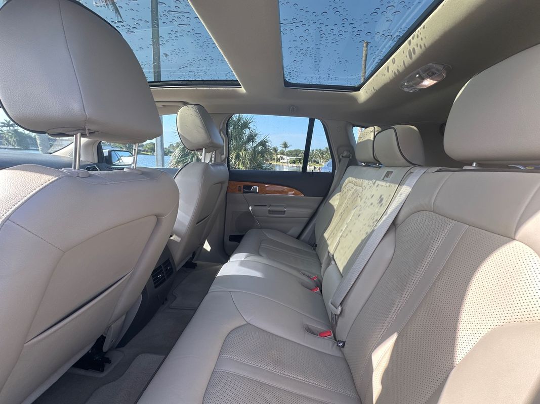 Vehicle image 12 of 17