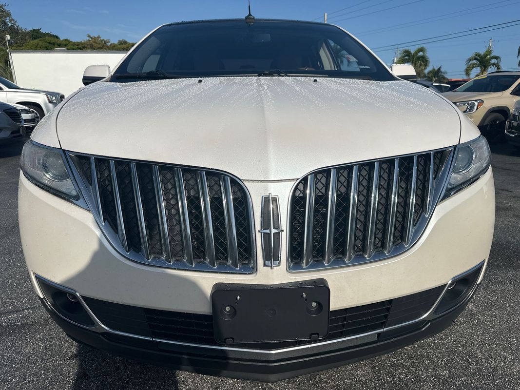 Vehicle image 9 of 17