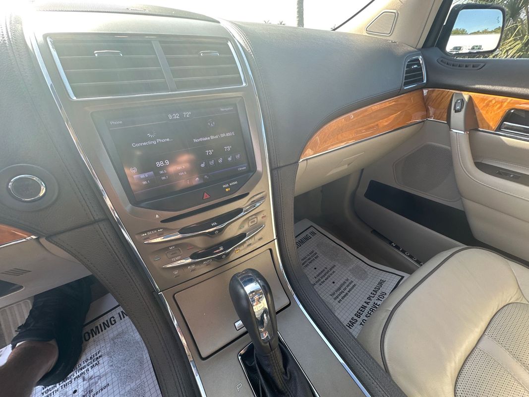 Vehicle image 16 of 17