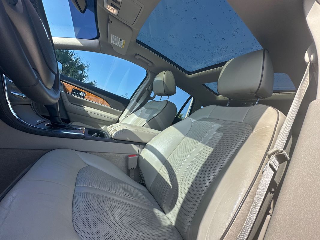 Vehicle image 11 of 17