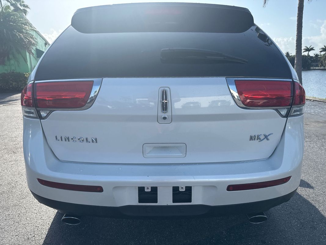 Vehicle image 3 of 17