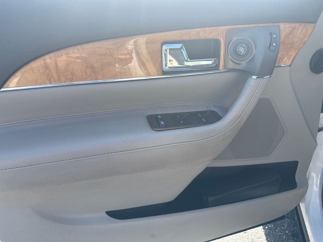 Vehicle image 14 of 17